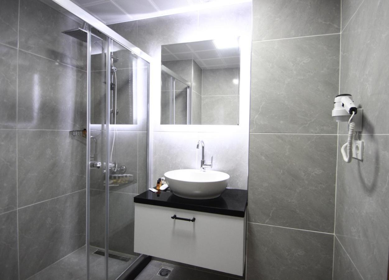 Hira Hotel Istanbul Bagian luar foto